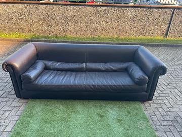 Divano..Tavolo.Cassapanca.Comodino e Cameretta