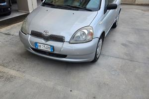 TOYOTA YARIS 1000
