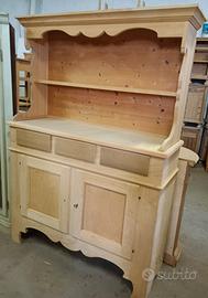 credenza con piattaia