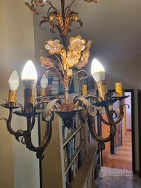 lampadario antico in ferro battuto e vetro