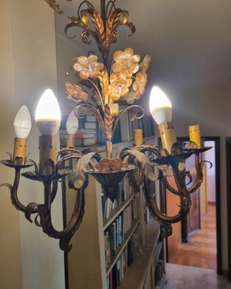 lampadario antico in ferro battuto e vetro
