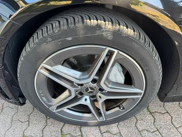 Gomme per Mercedes R18 doppia misura