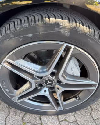 Gomme per Mercedes R18 doppia misura