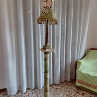 Colonna in Onice verde e paralume da tavolo.