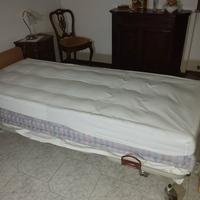 Letto sanitario elettrico per disabile