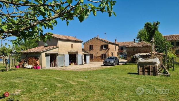 Casa indipendente su 4 lati, 2500 di giardino