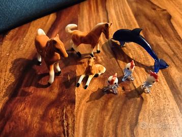 Modellini in vetro e ceramica di cavalli, delfino