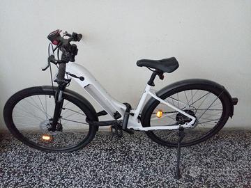 Bicicletta Rockrider pedalata assistita