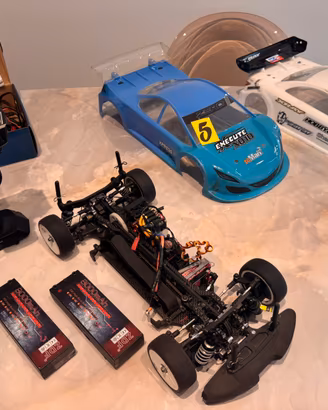 Auto RC Touring 1/10 4WD completa per gara