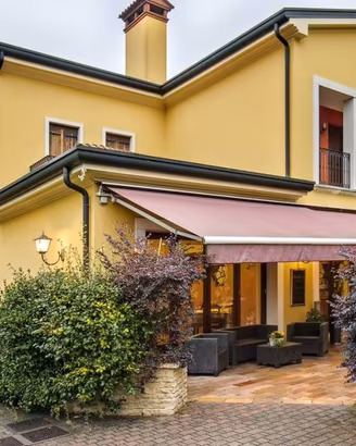 Immobile di 750 m² con più di 5 locali a Torreglia