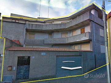 Casa indipendente: 3 livelli, cantina & parcheggio