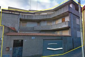 Casa indipendente: 3 livelli, cantina & parcheggio