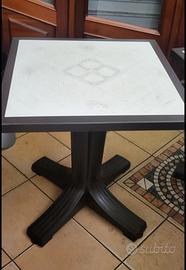  tavoli e sedie in  plastica 