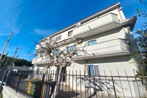 San Vito ampio appartamento con due posti auto