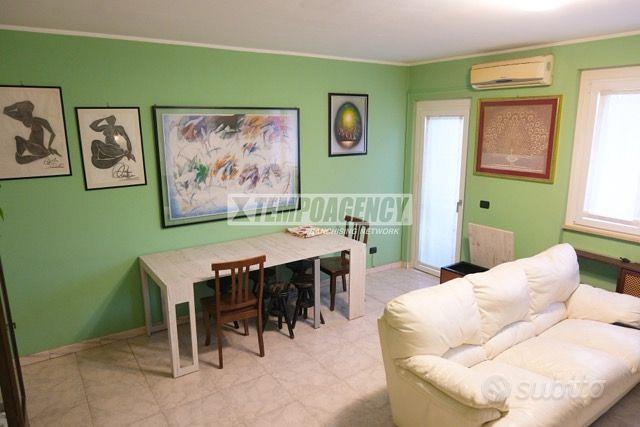 VILLA A SCHIERA CON GIARDINO !! - Vista 4