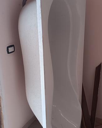 vasca da bagno e sanitari 