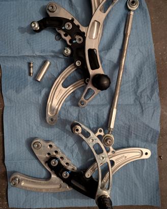 Pedane da pista Zetasassi per yamaha r6 del 2002