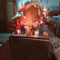 Presepe natalizio completo di illuminazione 
