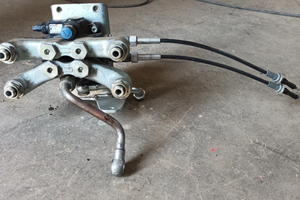 Distributore ausiliario circuito idraulico