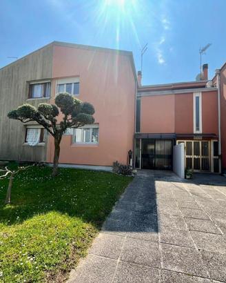 VILLASCHERA TRICAMERE CON GIARDINO: comfort per...