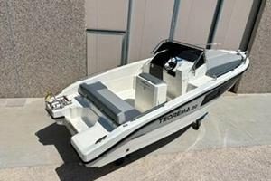 Imbarcazione teorema 20 sundeck + Honda demo