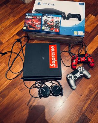 Ps4 slim 1TB con controller,giochi e scatola