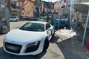 Audi R8 4.2 V8 FSI quattro R tronic