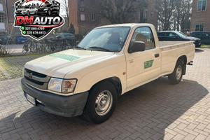 Toyota Hilux 2.4 2WD