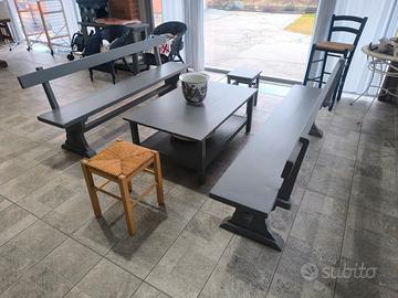 Panche in legno massiccio e tavolino 