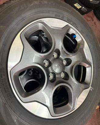 Treno gomme stock