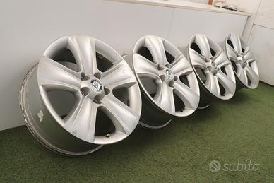 Cerchi in lega Skoda Karoq Octavia Scout Yeti 17