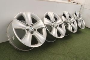 Cerchi in lega Skoda Karoq Octavia Scout Yeti 17