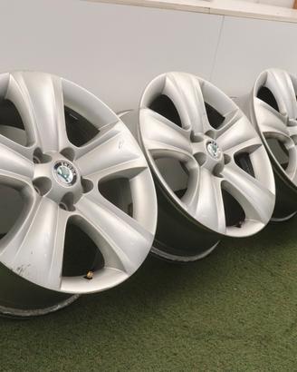 Cerchi in lega Skoda Karoq Octavia Scout Yeti 17