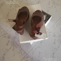 Sandalo in pelle spuntato con zeppa - nuovo -