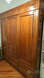 armadio  di legno 