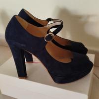 2 paia di scarpe spuntate con plateau 