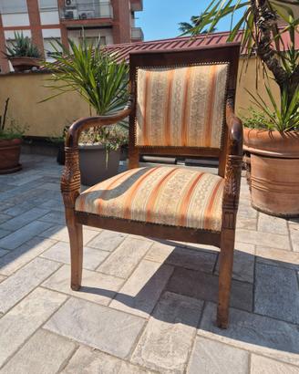 Poltroncina in legno