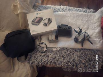 Titolo: DJI Mini 4 Pro Fly More Combo con DJI RC 2