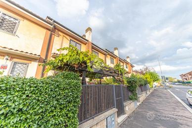 VILLA A SCHIERA A ROMA