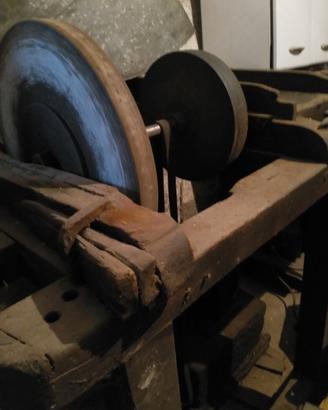 Mola con motore trifase 170 volt di inizio 1900