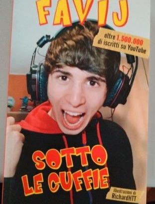 Libro di favij sotto le cuffie