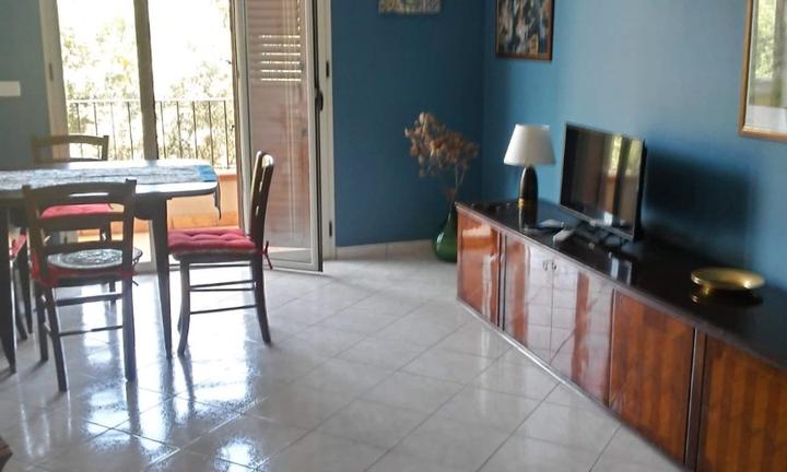 Ampia luminosa casa vacanze in ali' terme (me)