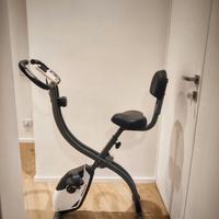 Cyclette Pieghevole con LCD, Schienale e Sensori 