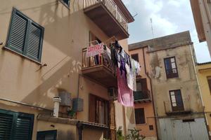 Casa singola su 3 livelli con grotta annessa