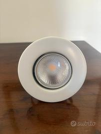 11 faretti  a muro targetti  con lampadine  led