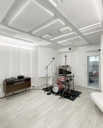 Spazio attrezzato per musica e podcast - Milano