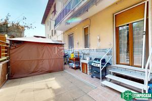 APPARTAMENTO QUATTRO VANI CON DOPPIO GIARDINO