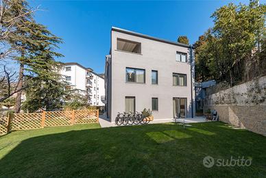 Bilocale con giardino con parcheggio ( 350/sett)