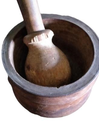 Mortaio in legno massello di castagno del Cilento