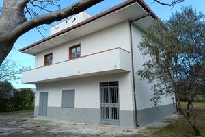 Villa indipendente con giardino